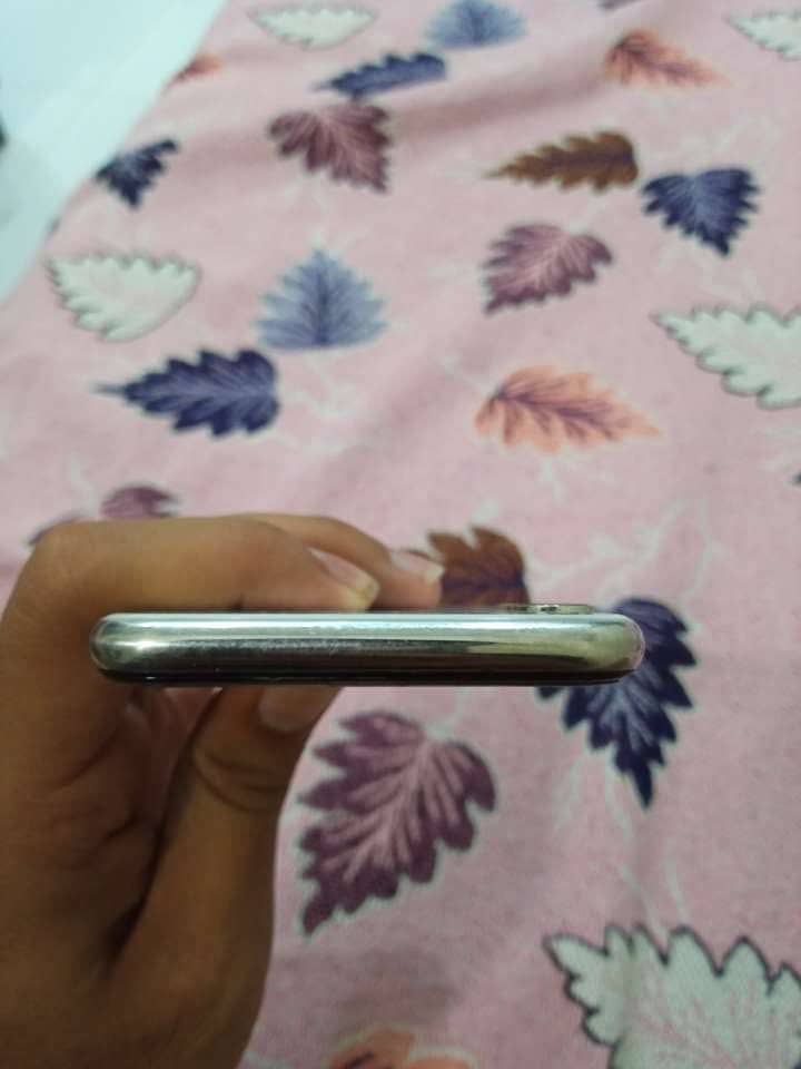 Apple iPhone X 6