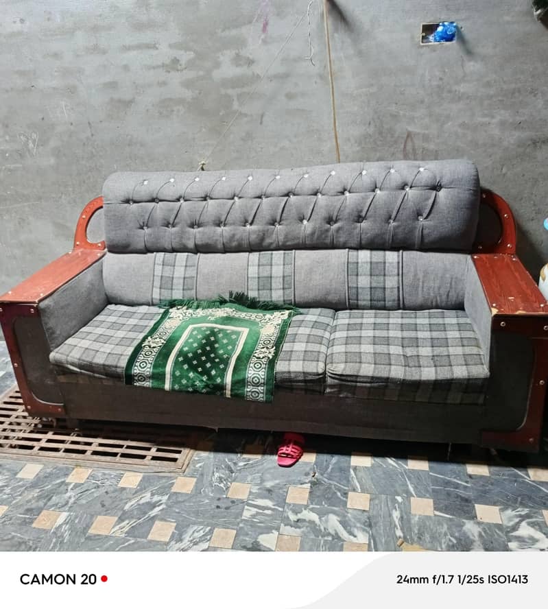 only one 3 seter sofa 0