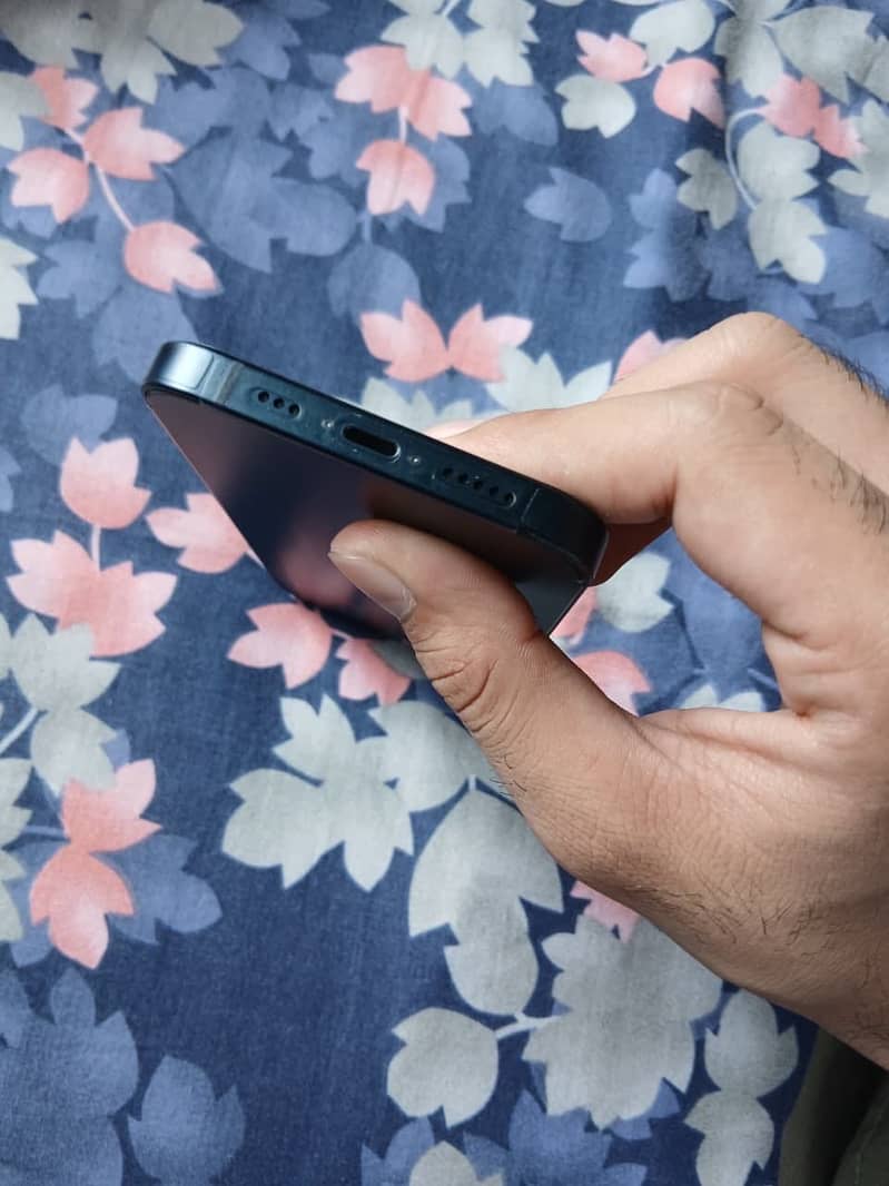 Apple iPhone 13 1
