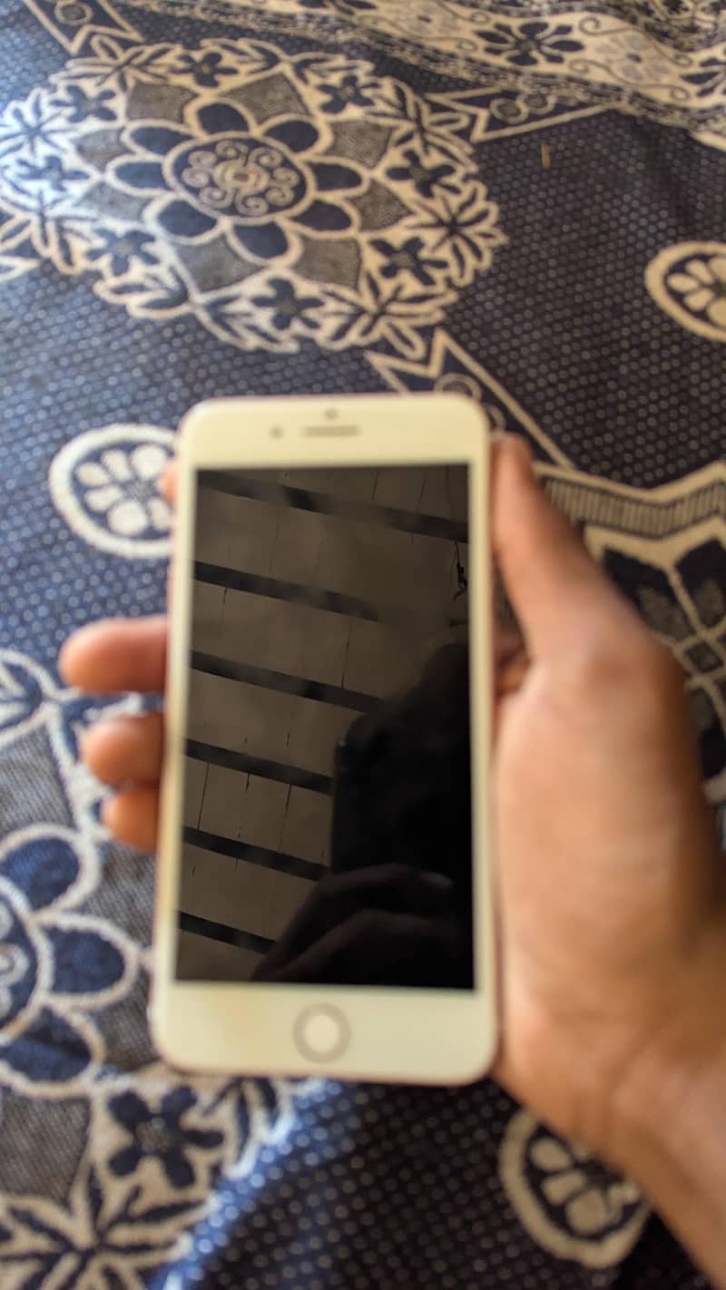 Apple iPhone 7+ 4