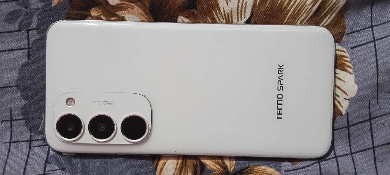 Tecno Spark 40pro plus 3