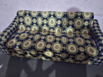 Comfortable 5 Seater Sofa Set – Clean & Well Kept