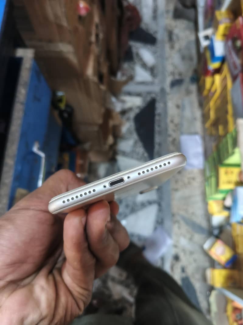 Apple iPhone 7 Plus 2
