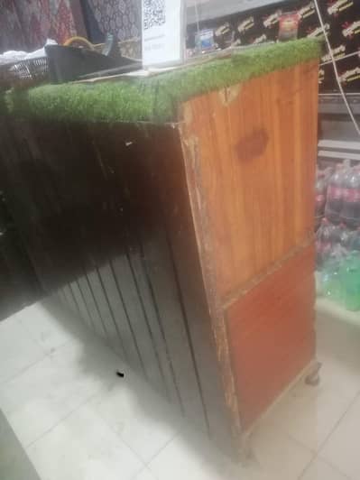 Restaurant counter for urgent sale