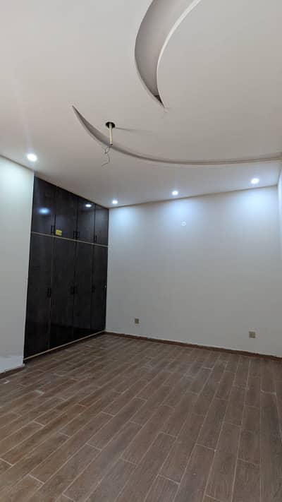 10 MARLA UPPER PORTION FOR RENT WITH OUT GAS