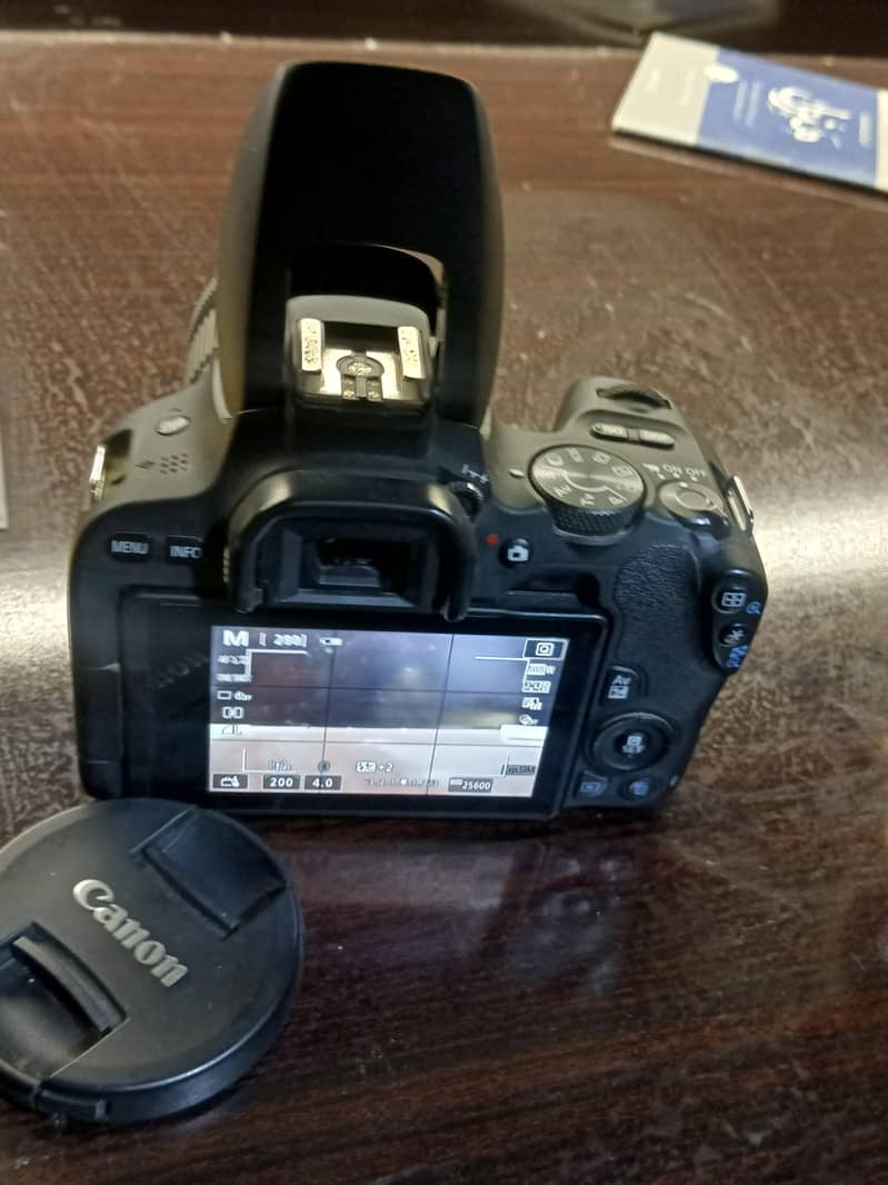 Canon eos200D 2