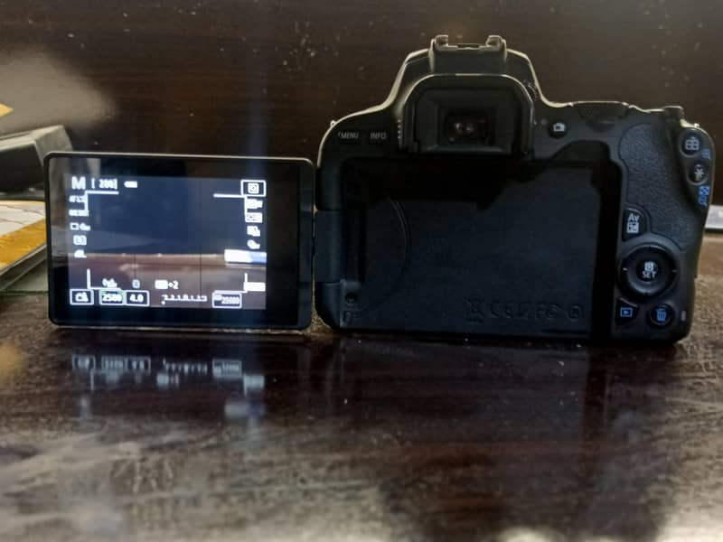 Canon eos200D 3
