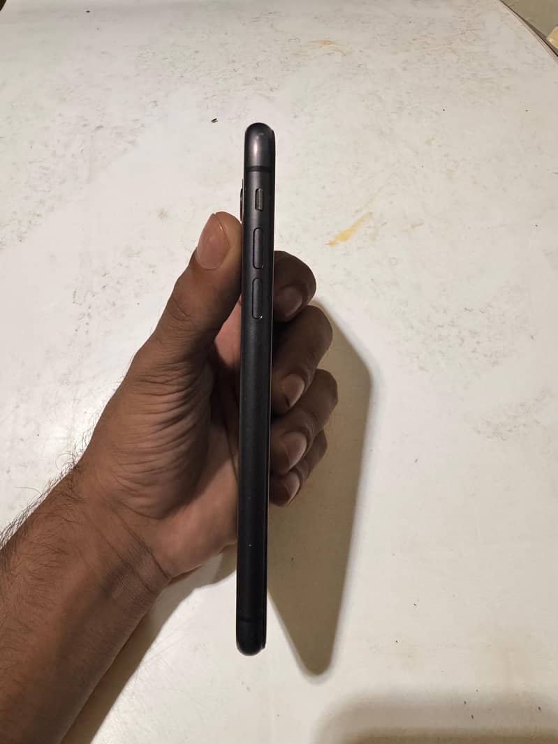 Apple iPhone 11 3