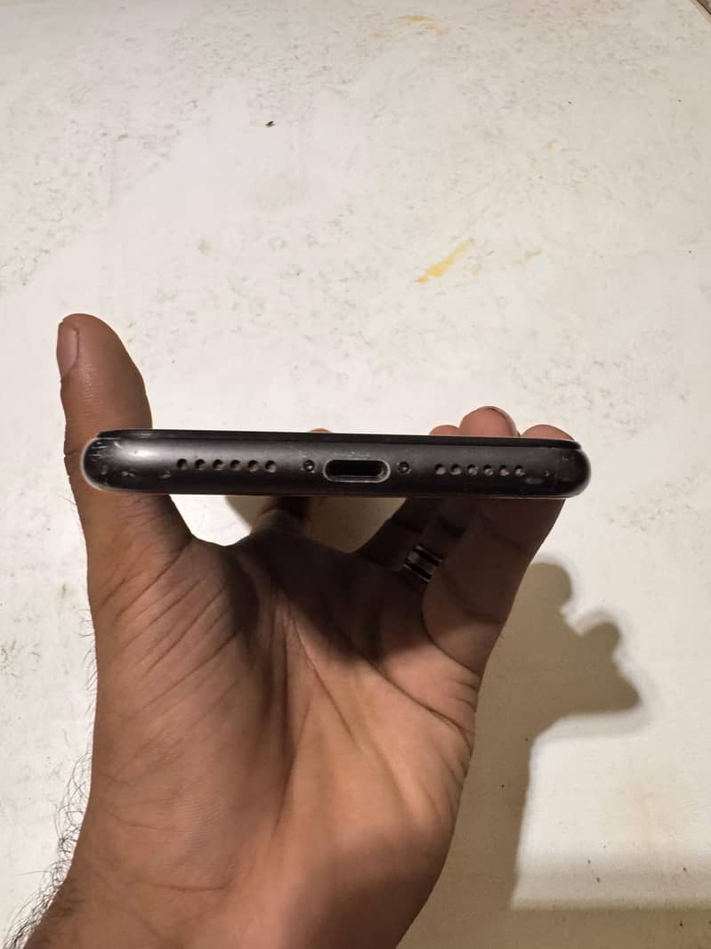 Apple iPhone 11 8