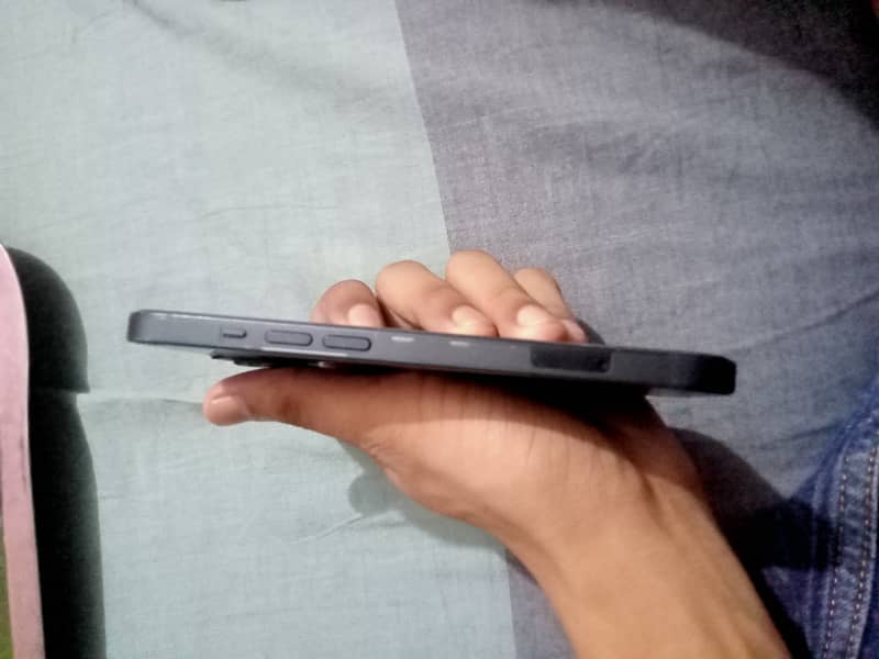 Apple iPhone 13 3