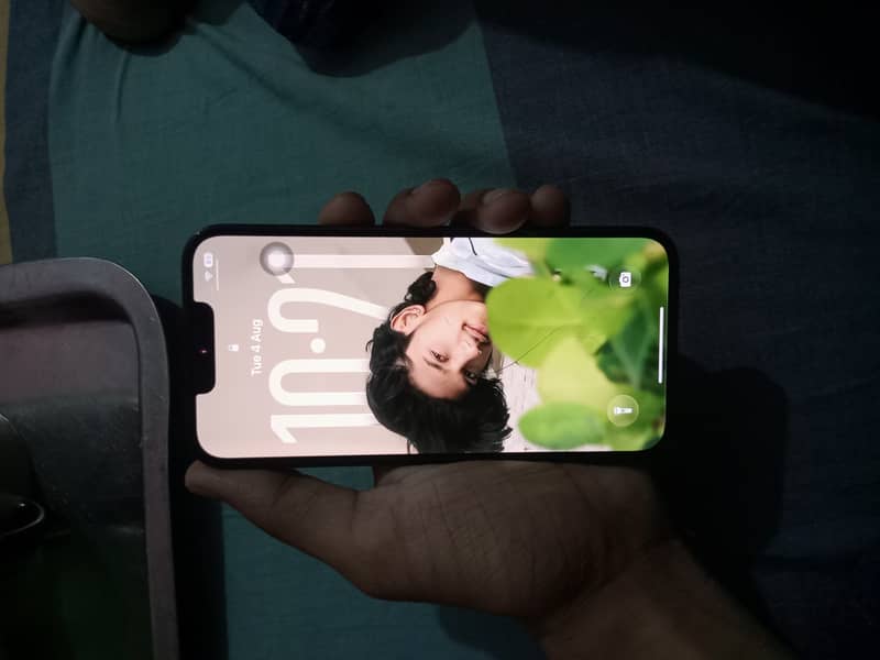 Apple iPhone 13 4