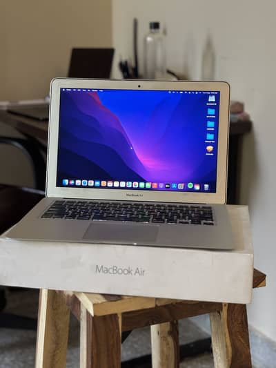 Apple Macbook Air 2015 l Excellent Condition l 8GB RAM l 121 SSD