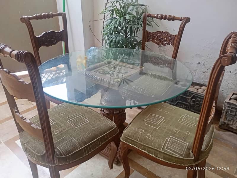 dining table /dining chairs /table/chairs 3