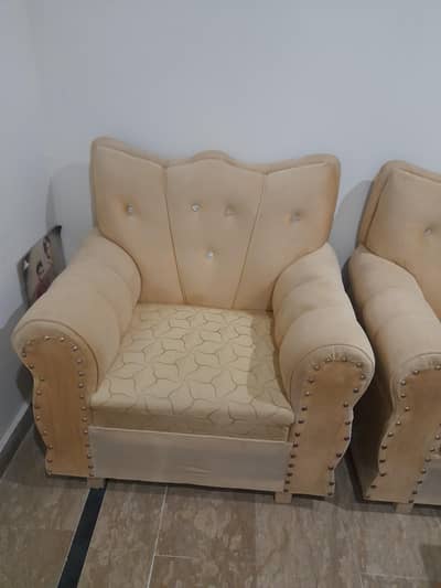 6 Seater sofa set in good condition, urgent sale