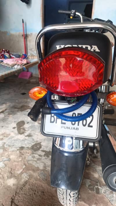 Honda 125 bilkul fresh khra hy jis Bhai ko chaye call kry