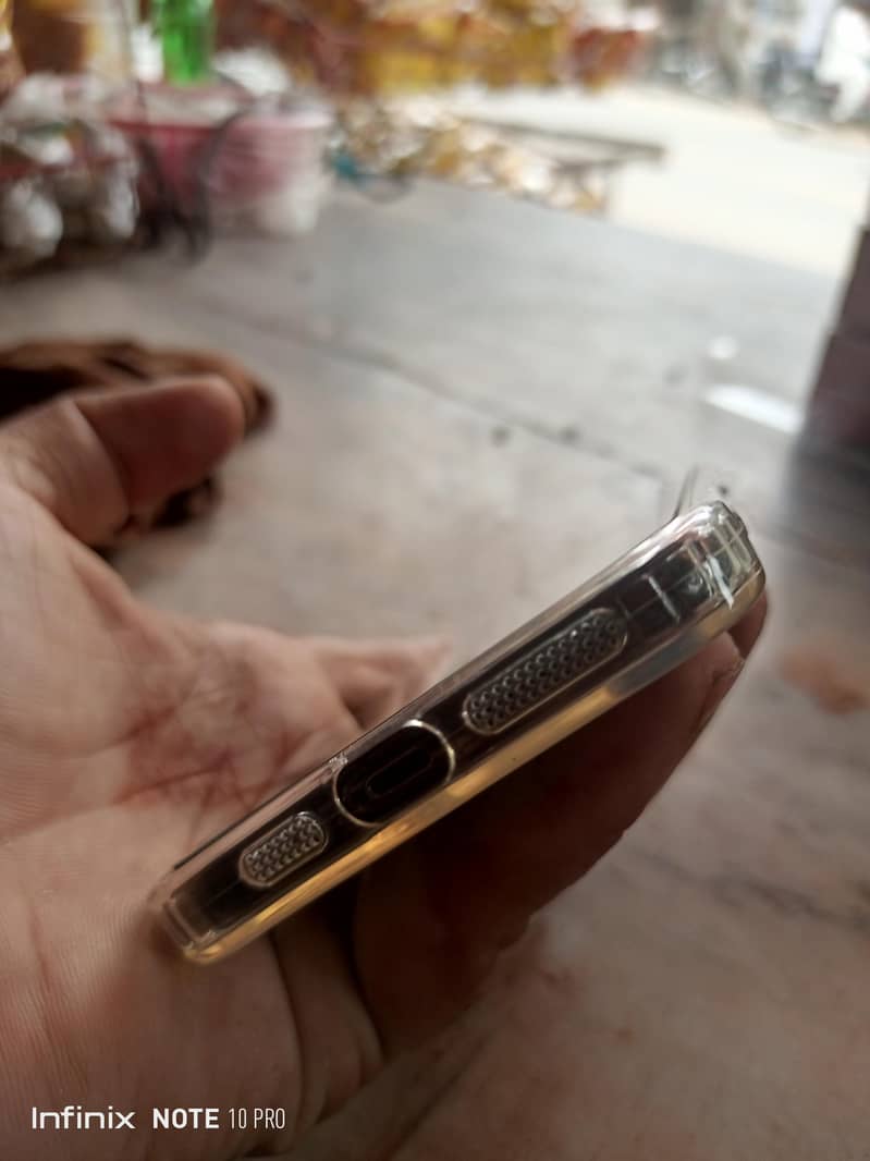 Apple iPhone 11 Pro Max 2