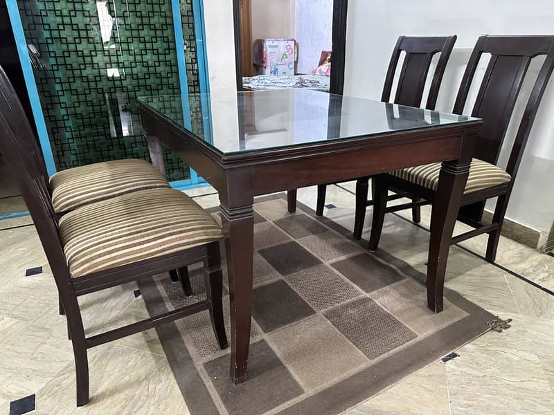 4 Seater Dinning Table 0