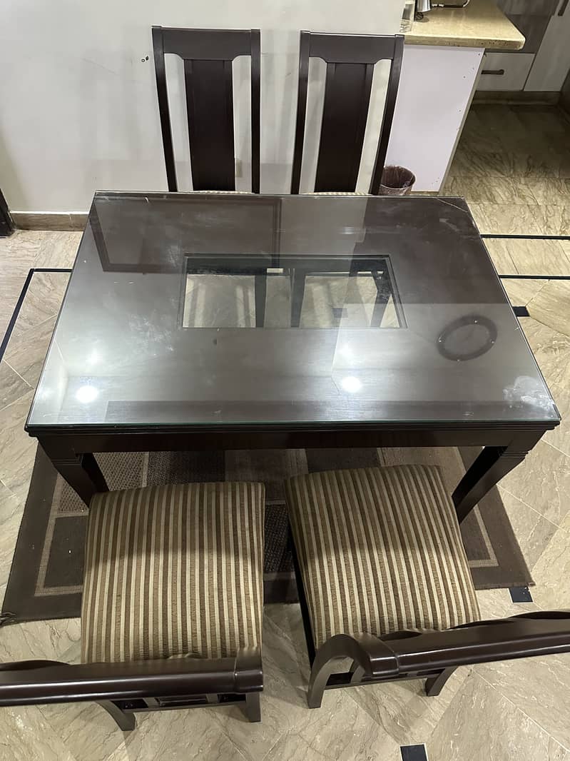 4 Seater Dinning Table 2