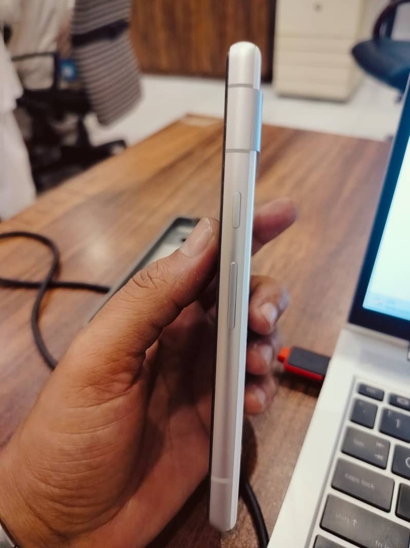 Google Pixel 7a 4