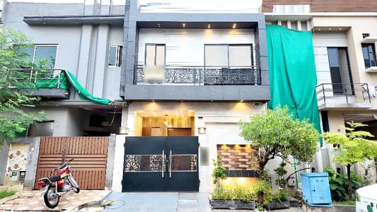 3 MARLA BRAND NEW LAXURY HOUSE FOR SALE WITH 4 SPACIOUS BEDROOMS,NEAR TO PARK ,MASJID AND MAIN BULLEWARD IN AK KABIR TOWN PHASE 2 LAHORE