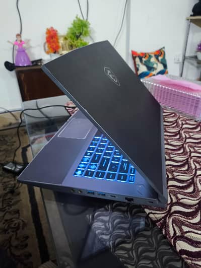 MSI thin 15 B12UC