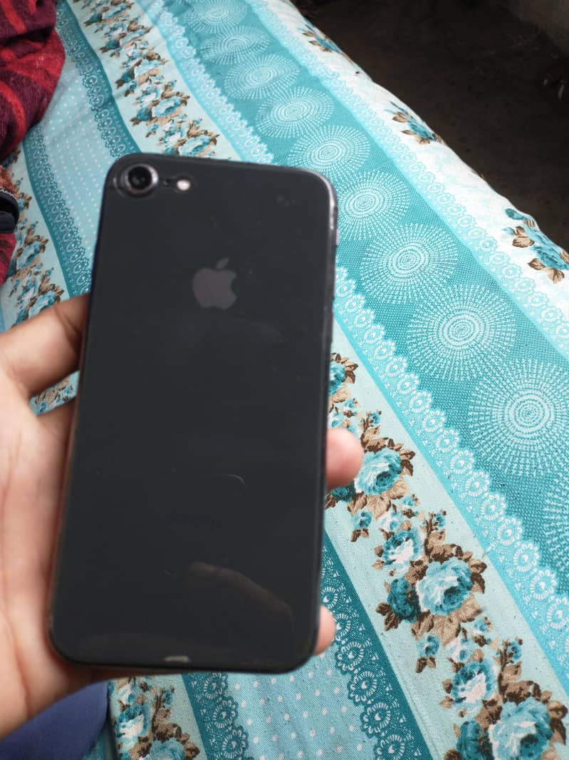 Apple iPhone 8 1