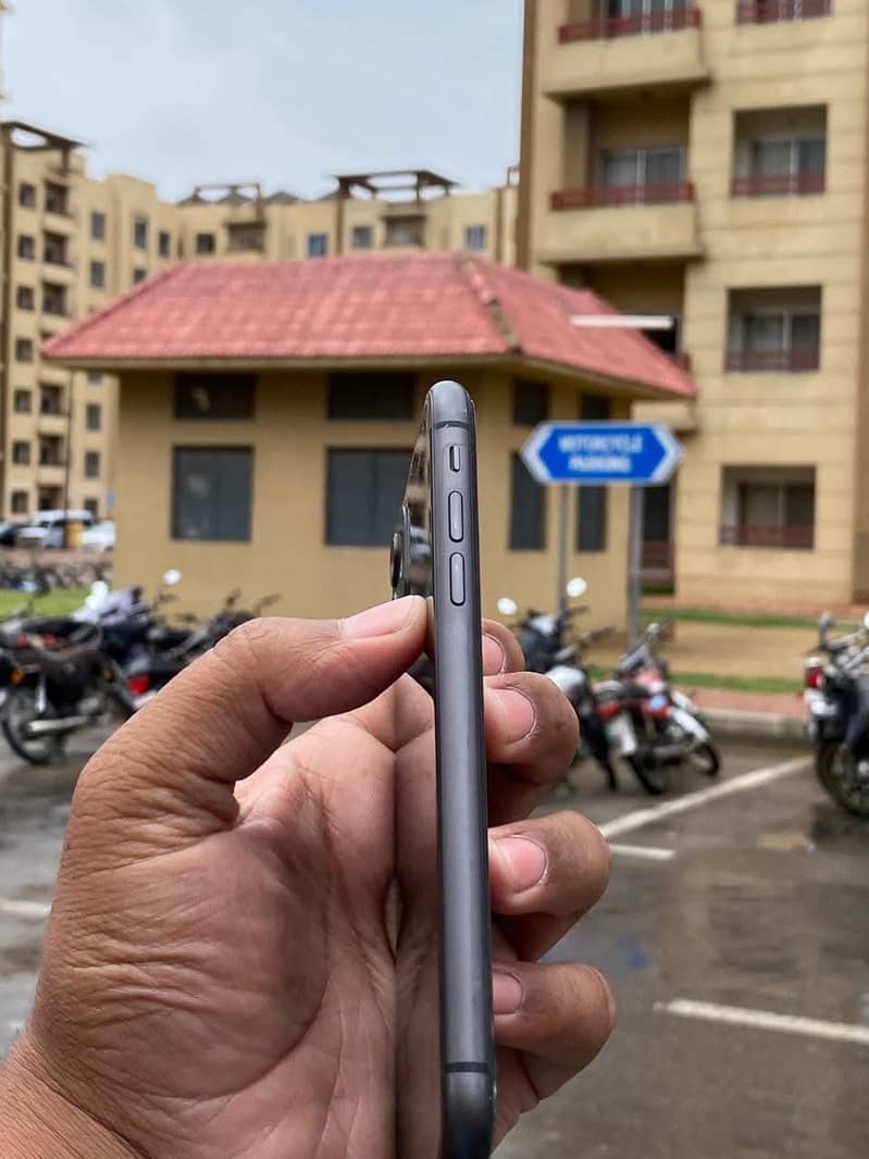 Apple iPhone 11 1