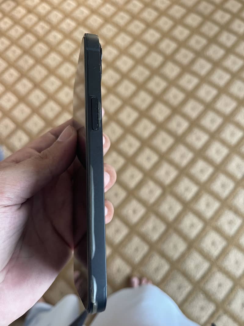 Apple iPhone 13 1