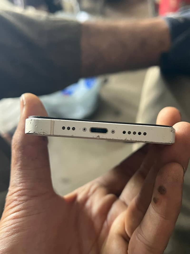 Apple iPhone 12 3