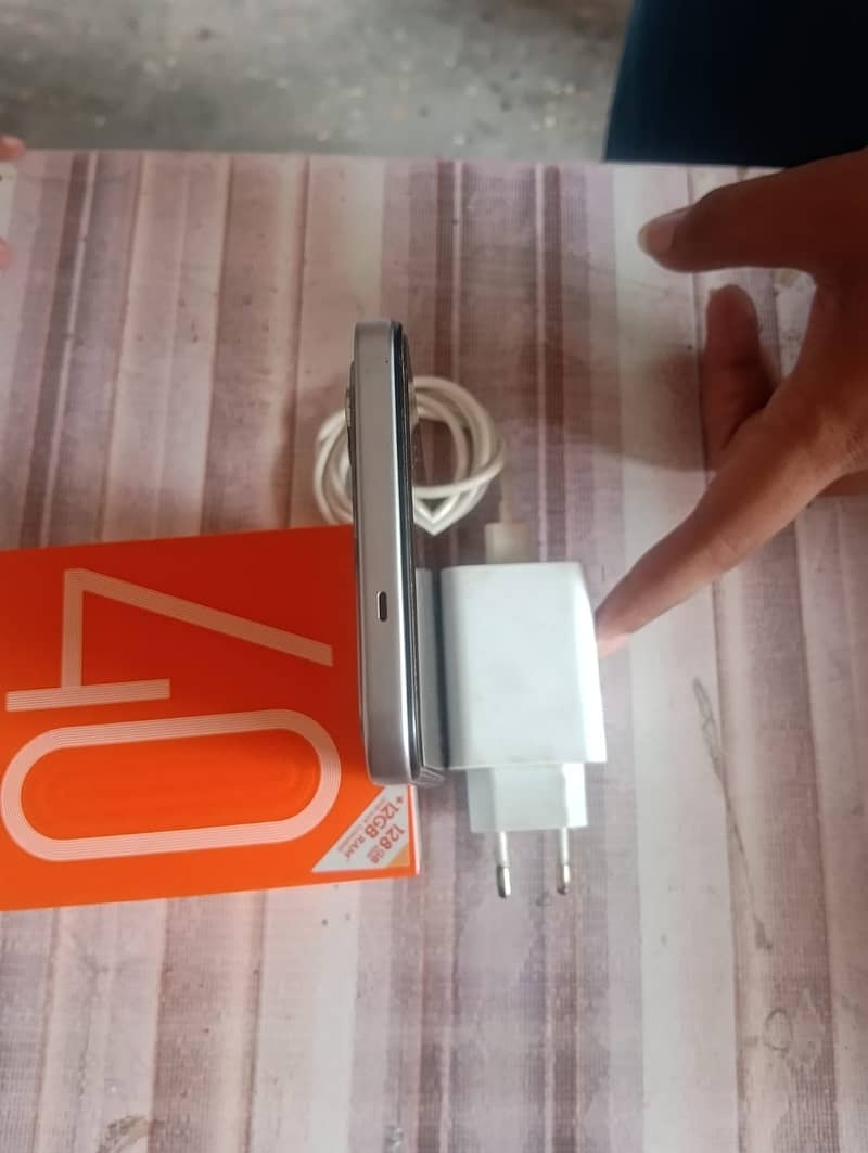 tecno spark 40 4