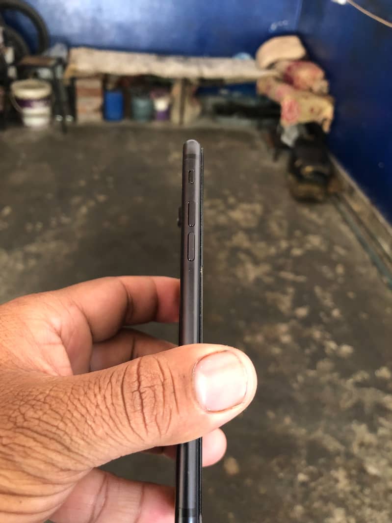 Apple iPhone 7 1