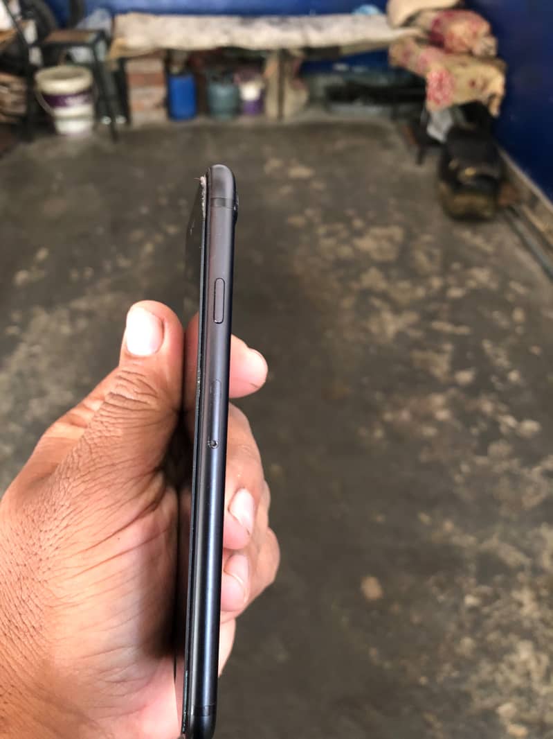 Apple iPhone 7 3