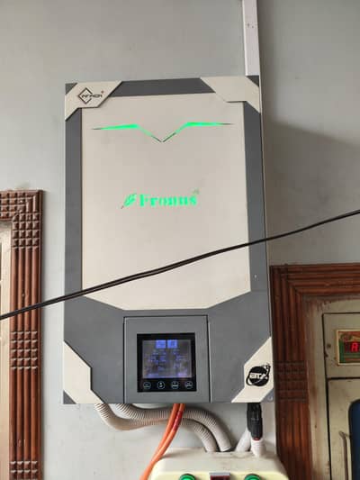 fronus 4.2 kilowatt hybrd solar inverter with 2 battery systm for sale