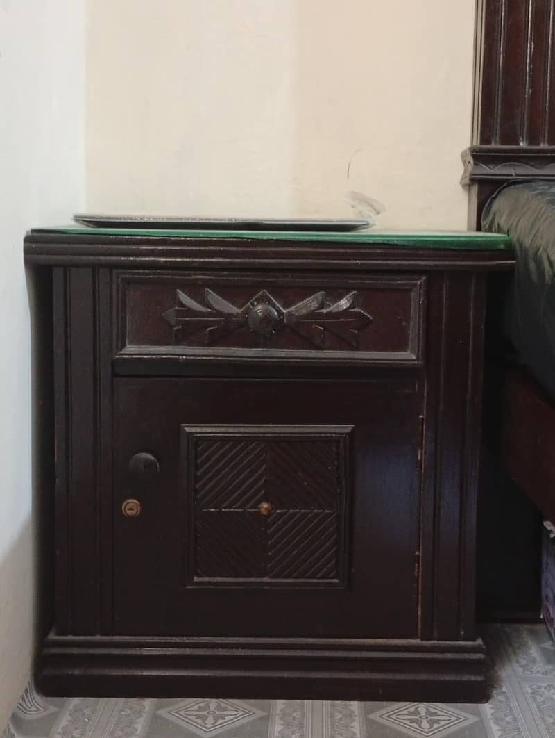Bed set with lamp table and dressing table. 1