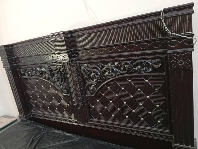 Bed set with lamp table and dressing table. 3