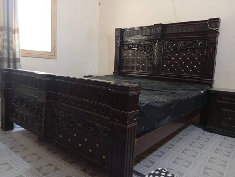 Bed set with lamp table and dressing table. 4