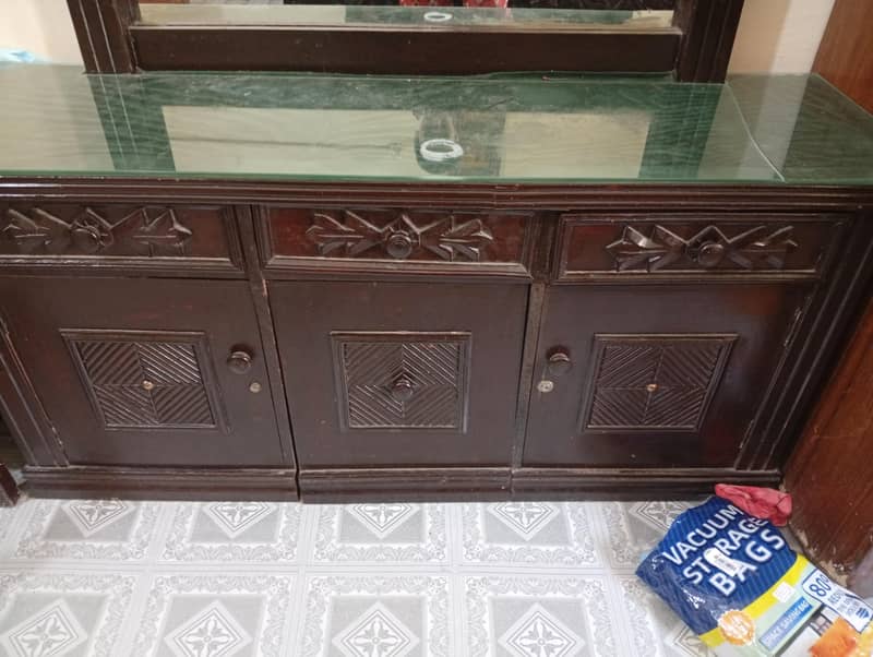 Bed set with lamp table and dressing table. 6