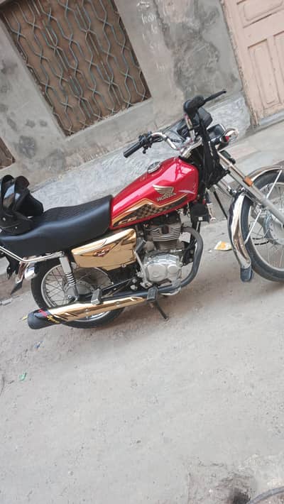 Honda 125 Gold Edition Red
