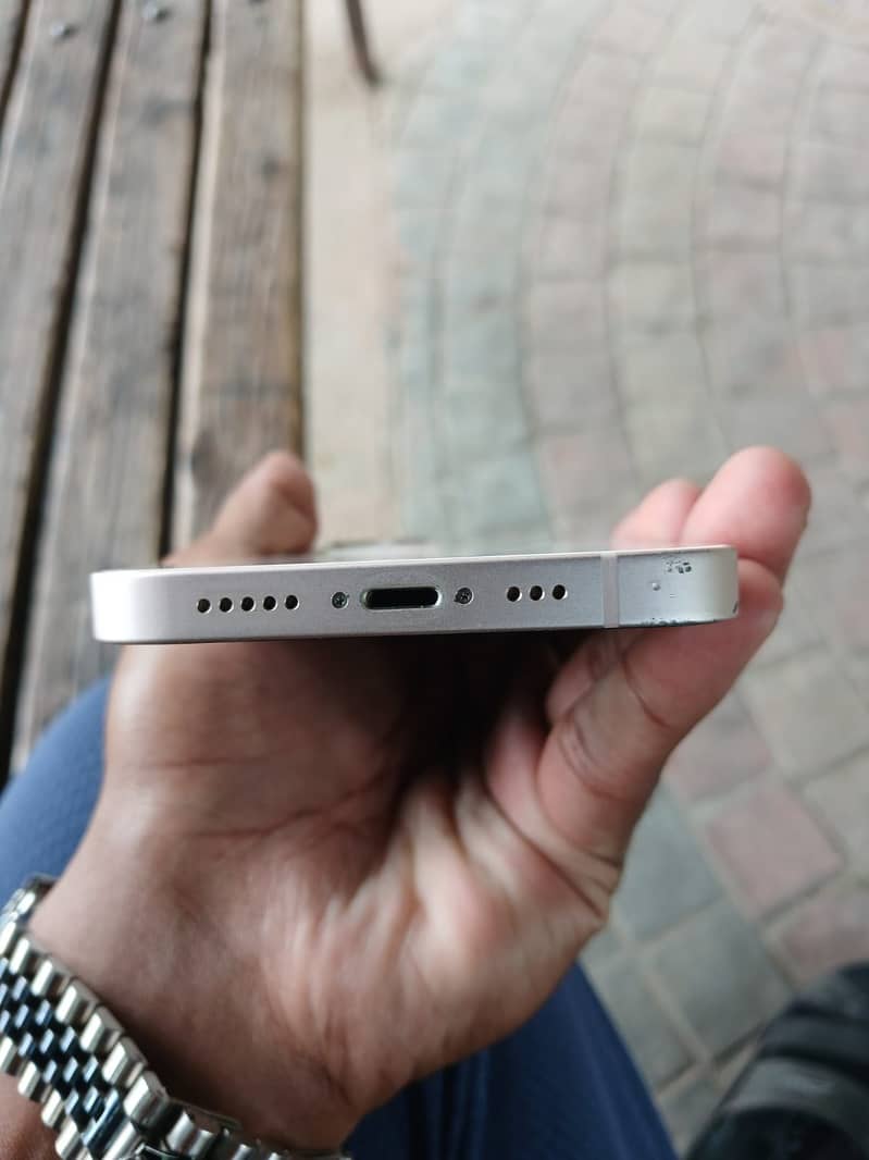 Apple iPhone 13 2
