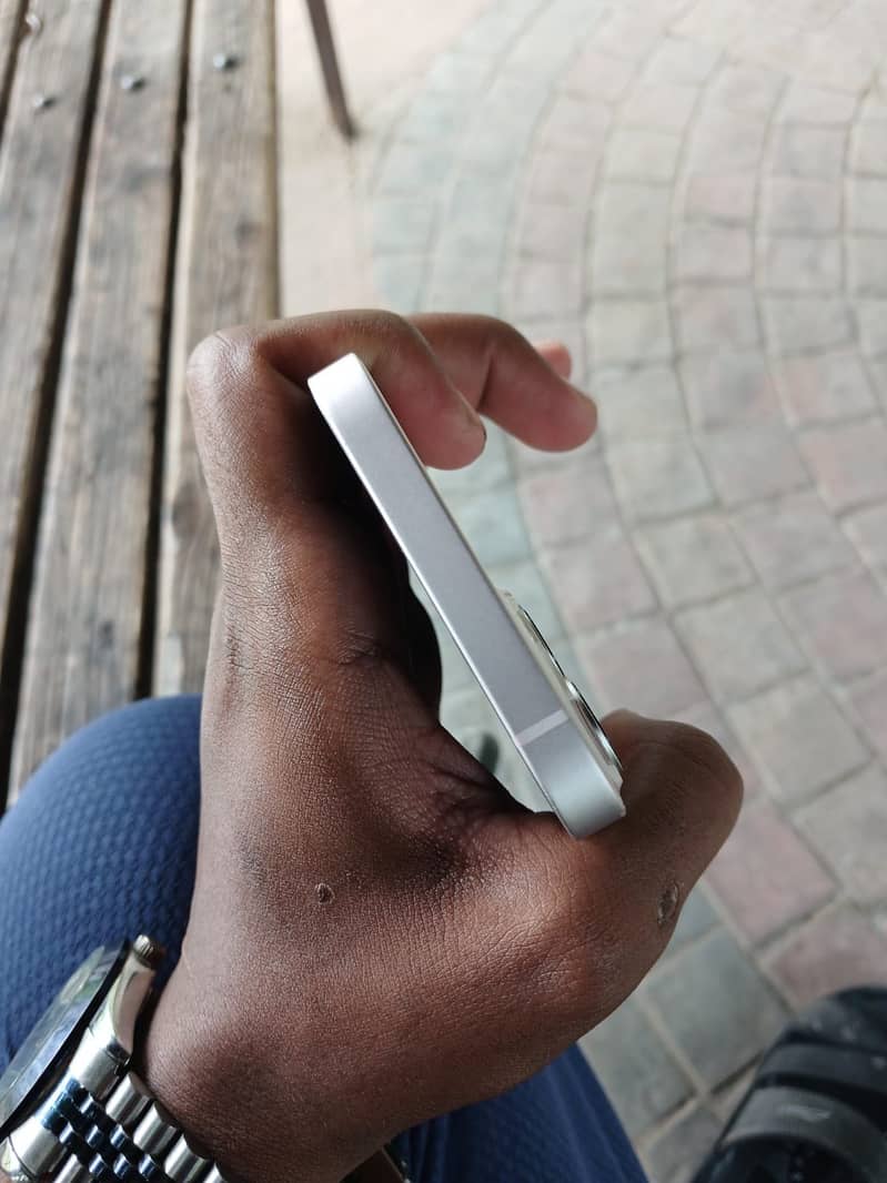 Apple iPhone 13 4