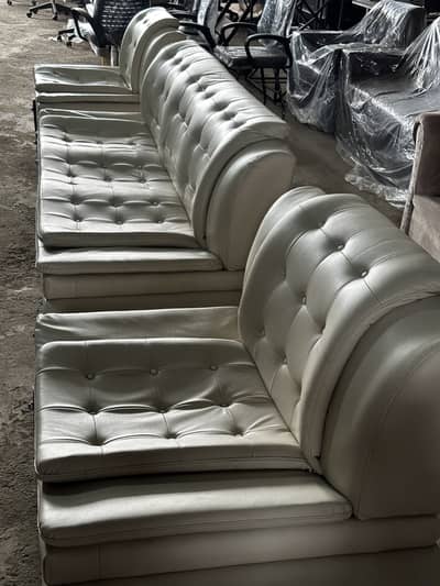 Sofas set hai lahtr maa