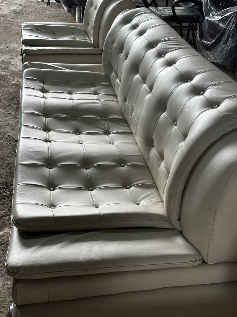 Sofas set hai lahtr maa 1