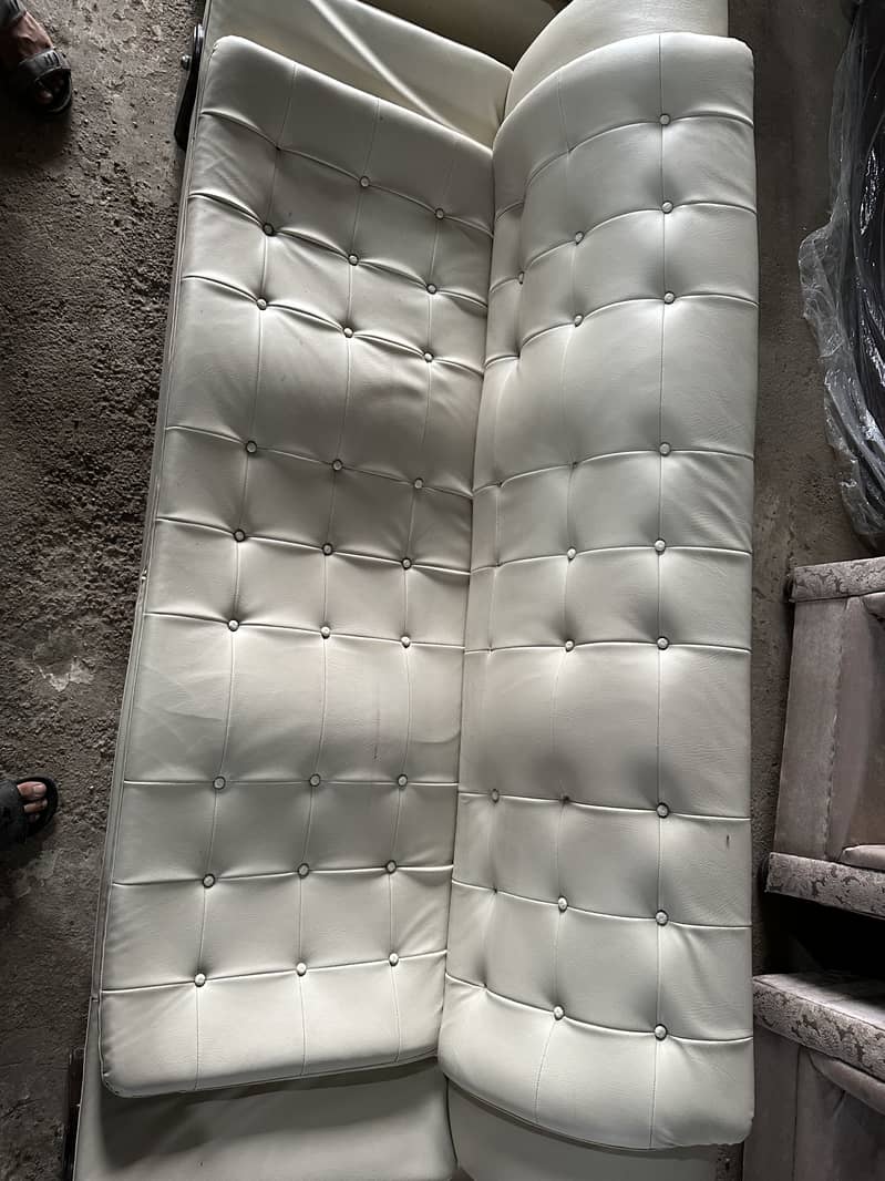 Sofas set hai lahtr maa 3