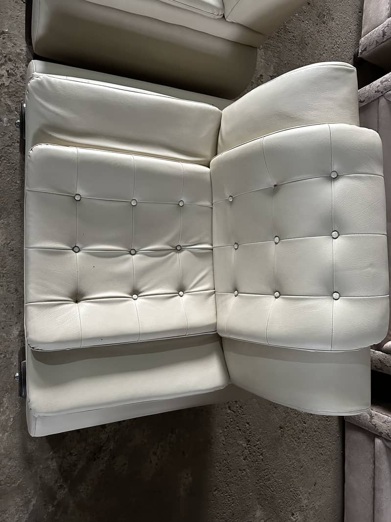 Sofas set hai lahtr maa 4