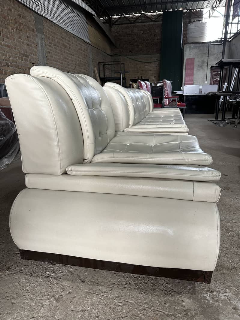 Sofas set hai lahtr maa 7