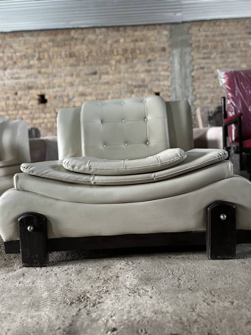 Sofas set hai lahtr maa 8