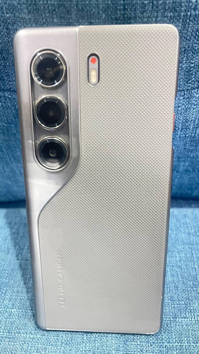 Tecno CAMON 40 Pro 0
