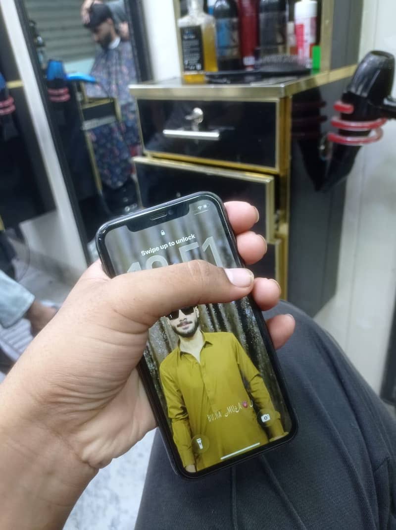 Apple iPhone 11 4