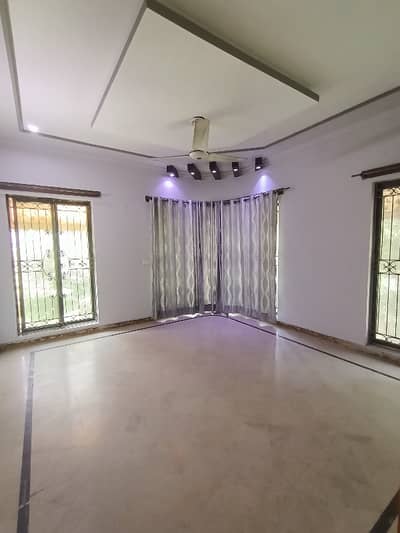 AHMED ASSOCIATION OFFERS 1 KANAL UPPER PORTION FOR RENT IN PCSiR PHASE 2 NEAR TO SHUKAT KHANUM HOSPITAL LAHORE.