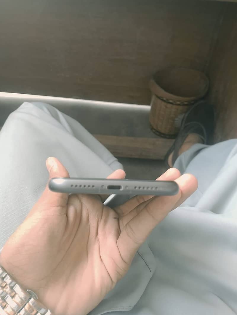 Apple iPhone 11 5